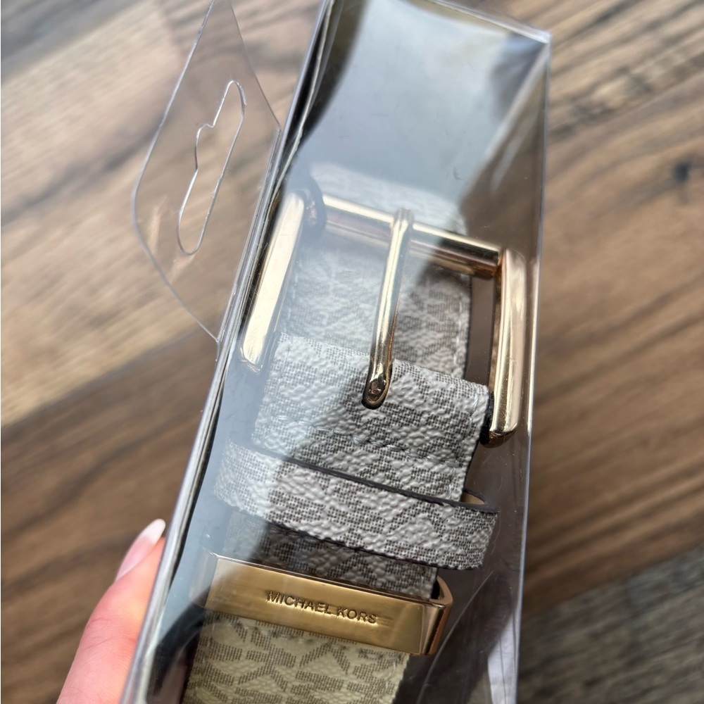 Michael Kors cream and tan Leather Belt - Picture 7 of 7